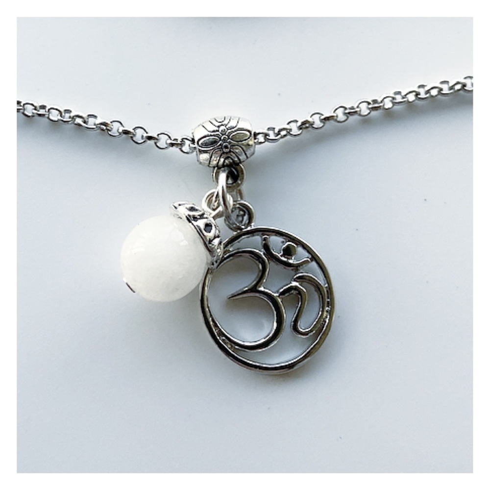 🔴SALE om sign & white agate gems steel necklace - Picture 2 of 9